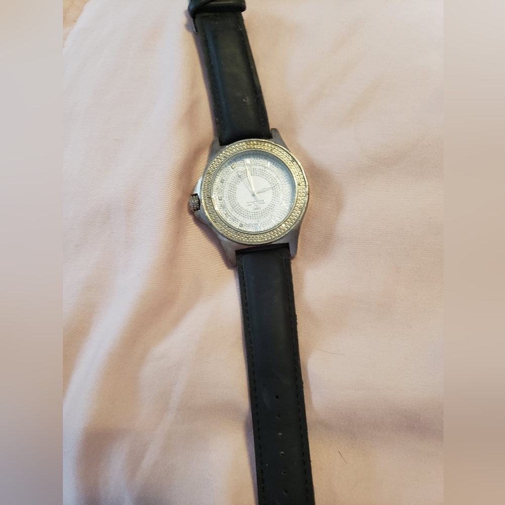 Watch - Picture 2 of 3
